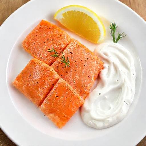 Rask Varmrøkt Laks med Enkel Pepperrotkrem