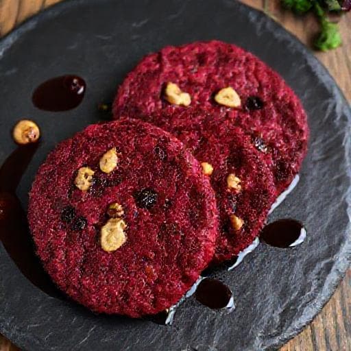 Бурякові котлети з горіхами та чорносливом
