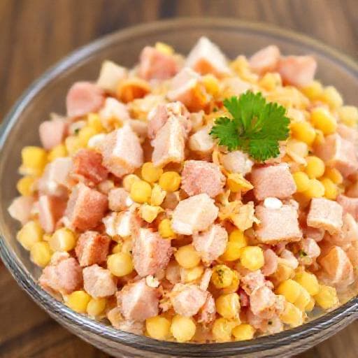Швидкий салат із шинкою та кукурудзою