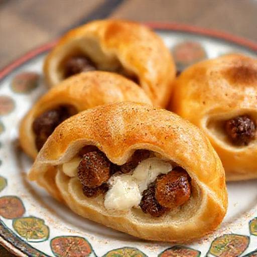 Слойки із сиром та родзинками (Галицький варіант)