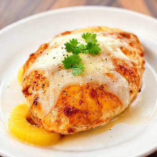 Класична курка з ананасами та сиром
