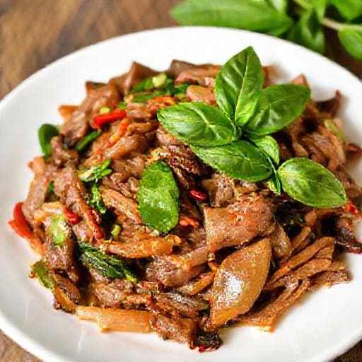 เนื้อผัดใบยี่หร่า (แบบดั้งเดิม)