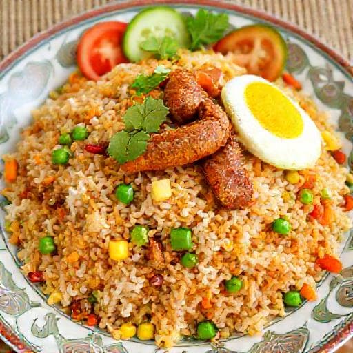 ข้าวผัดแหนมทรงเครื่อง