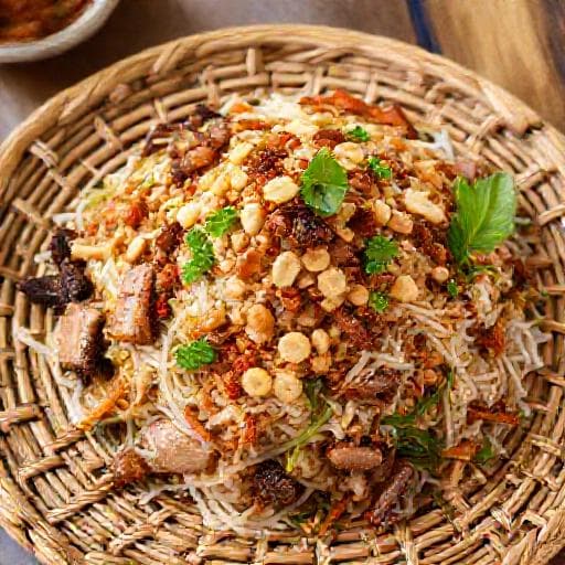 แหนมคลุกข้าวเหนียวหมูย่าง