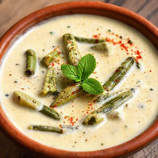 Bhindi Masala mit Joghurt (Dahi Bhindi)