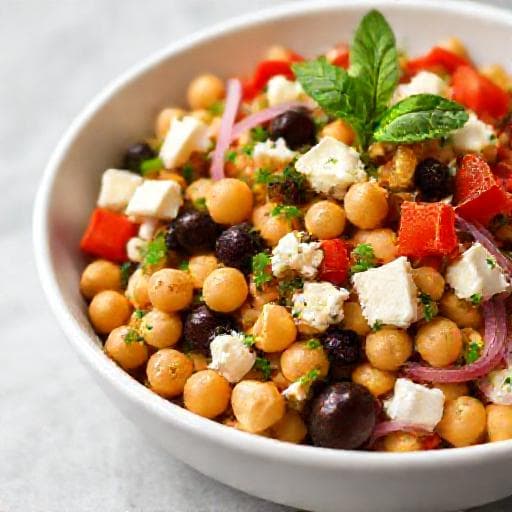 Schneller Kichererbsen-Salat mit Feta