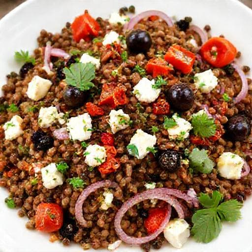 Mediterraner Linsensalat mit Feta und Kräutern