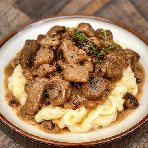 Boeuf Stroganoff mit Pilz-Duxelles und Cognac