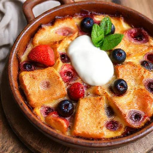 Ofenschlupfer mit Quark und Beeren