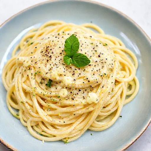 Cacio e Pepe mit Zitrone und Zucchini