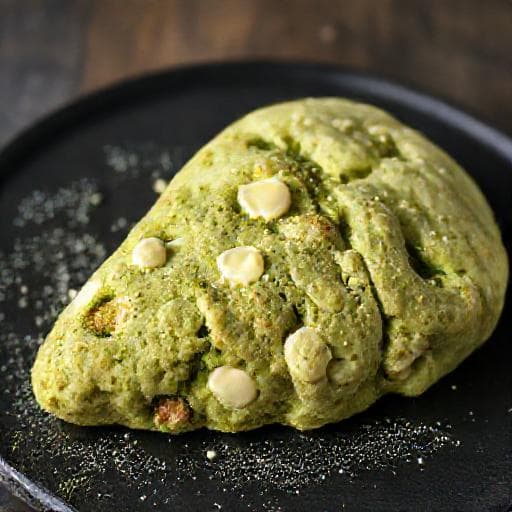 抹茶とホワイトチョコレートの和風スコーン