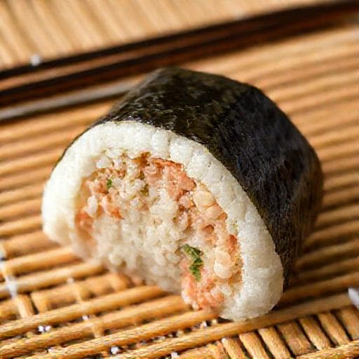 Szybkie Onigiri z Tuńczykiem (wersja uproszczona)