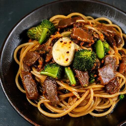 Pad See Ew med Nötkött och Broccolini
