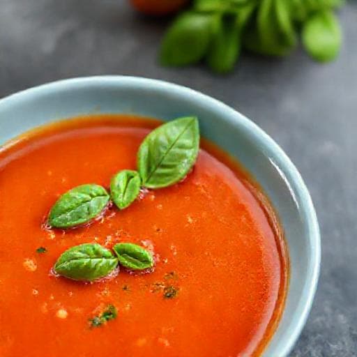 Snabb Tomatsoppa med Basilika