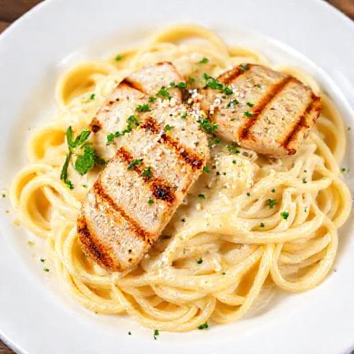 Klassisk Kyckling Alfredo med Fettuccine