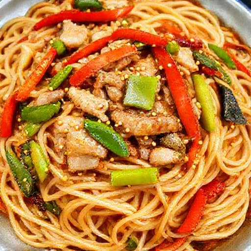 Rýchle Lo Mein s bravčovým mäsom