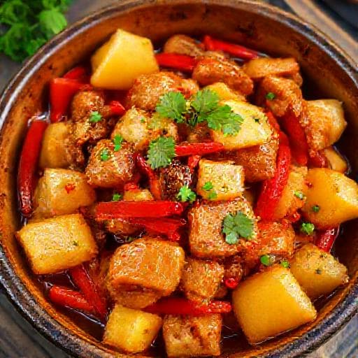 Bravčové mäso v sladkokyslej omáčke s ananásom a chilli