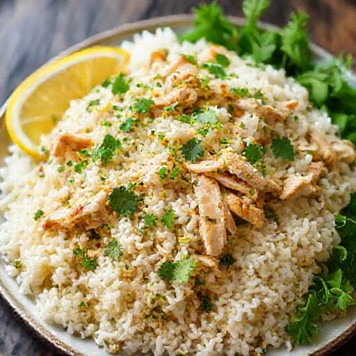 Arroz de Galinha com Ervas Frescas e Toque Cítrico