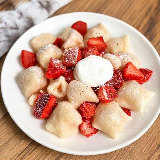 Szybkie Pierogi z Truskawkami (na leniwo)