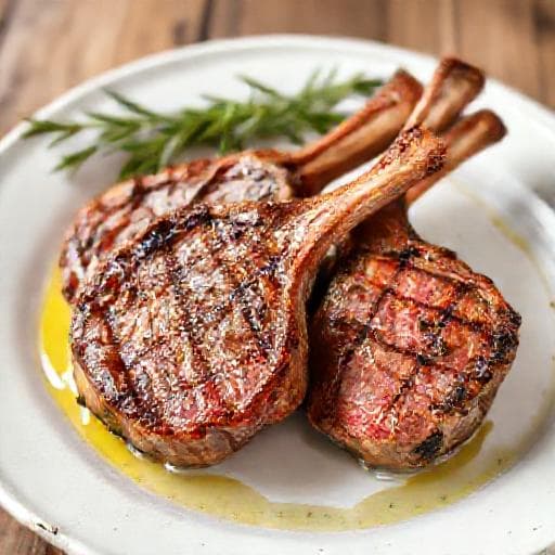Côtelettes d'Agneau Grillées Classiques au Romarin et Ail