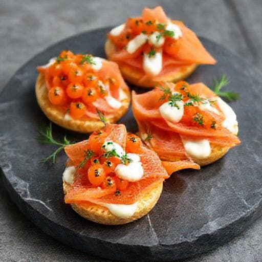 Stenbiderrogn med Blinis og Røget Laks