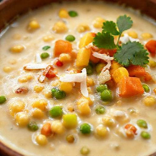 Muzongué Cremoso com Coco e Legumes
