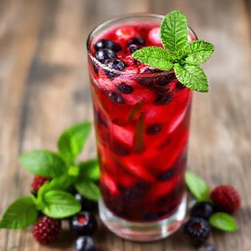 Компот из лесных ягод с мятой