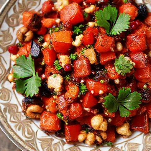 Cevizli Közlenmiş Biber Salatası