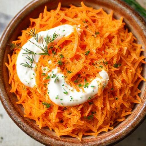 Klasik Yoğurtlu Havuç Salatası