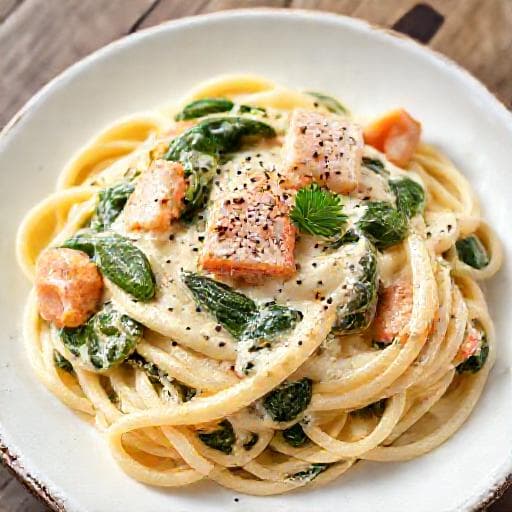 Klassieke Pasta met Zalm en Spinazie