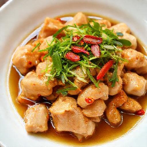 Gà tre hấp mắm nhĩ lá chanh
