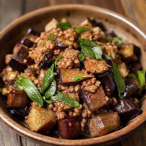 Cà tím xào thịt băm lá lốt